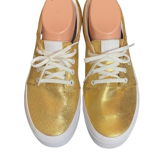 DC Women Trase Platform
Casual Shoes Gold US Size 8.5
NWB Metallic Fabric - Picture 2 of 12